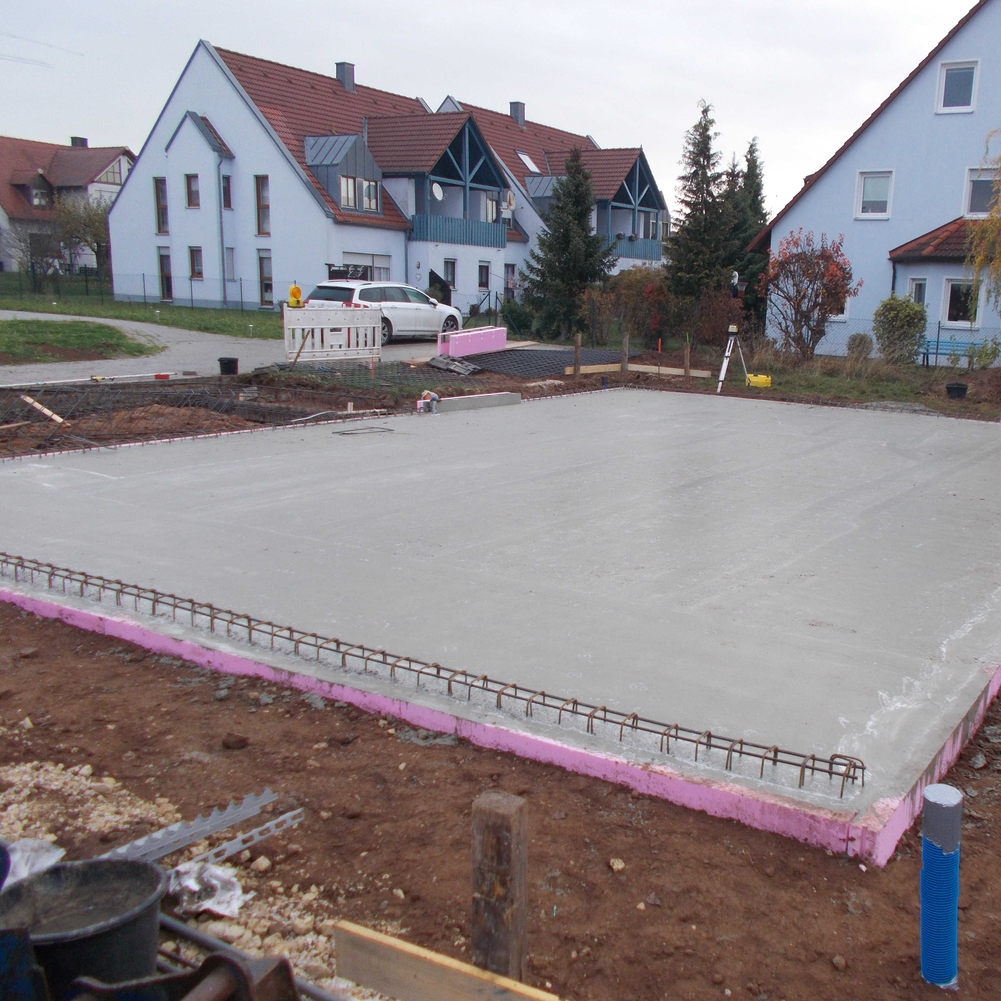 Erstellung der Bodenplatte für ein Holzhaus WolframsEschenbach